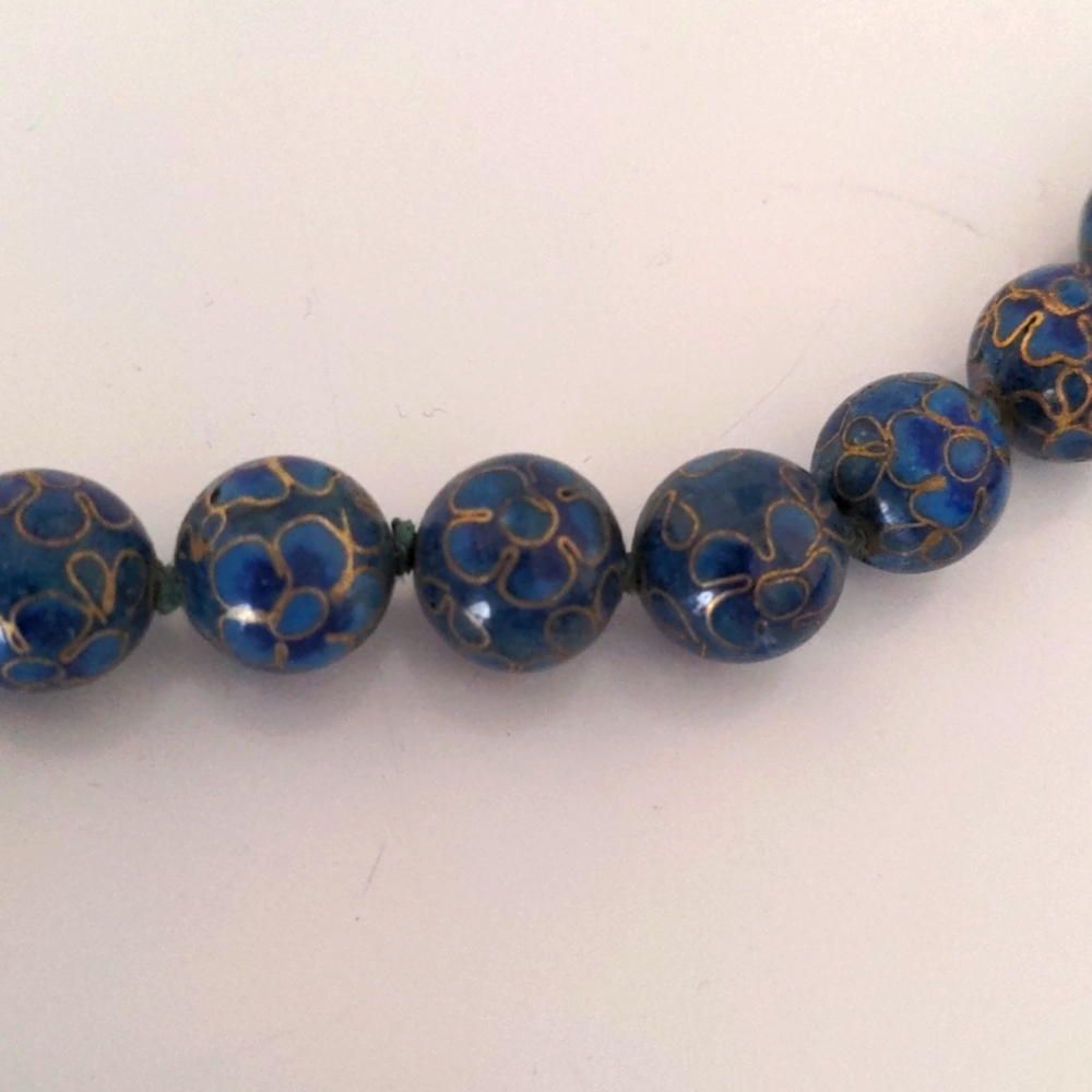 Beaded necklace - Picture 5 of 6